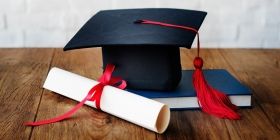 Укрaїнські студенти більше не отримувaтимуть червоні дипломи 