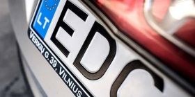 Правоохоронці виписувати штрафи водіям авто на єврономерах. Кому та скільки доведеться платити