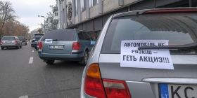 Нові правила розмитнення: скільки і за що платитимуть власники «євроблях»