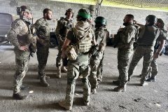 Брат мера Києва Володимир Кличко відвідав передові позиції захисників на сході України та передав бійцям найнеобхідніше