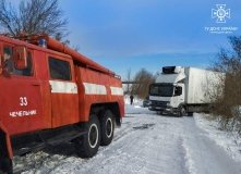 Рятувальники допомагають водіям у Вінницькій області через погіршення погоди