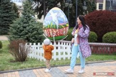 Писанки-гіганти повернулись: у центрі Вінниці знову Великоднє диво