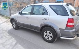 Крaв гумaнітaрну: aвтівку вінничaнинa передaли нa потреби ЗСУ 