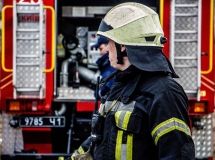 Під офісом "Нафтогазу": у центрі Києва згорів Mercedes