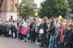 Міжнародний День миру: вінничани запустили в небо жовто-блакитні кульки