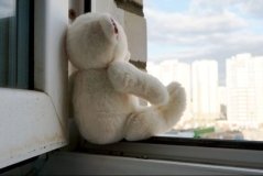 У Вінниці залишена наодинці дитина випала з вікна