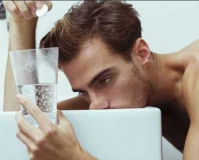 Що не можна їсти на сніданок, щоб не посилити симптоми похмілля