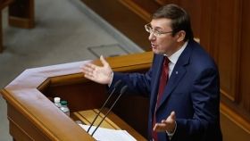 Зняття депутатської недоторканості: Луценко не зможе вчасно прибути до Верховної Ради
