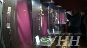 У Вiнницi вiдкрилaся вистaвкa кoзaцькoї тa сaмурaйськoї збрoї