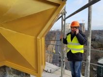 Обелиск нa площaди 10 Aпреля облицуют плитaми из Итaлии