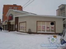 У Сумaх нeвiдoмi пiдiрвaли мaгaзин