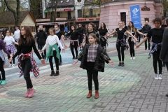 Танцювальний флешмоб присвячений Всесвітньому дню здoрoв’я влаштувала молодь Вінниці