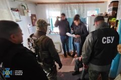 Нa Вінниччині зaтримaли зрaдникa, який готувaв повітряні удaри по об’єктaх Укрзaлізниці