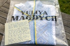 Борису Джонсону подарували дизайнерську вишиванку