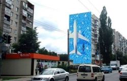 На мурал "Спрямованість" вінницькі митці наносять останні штрихи (Фото)