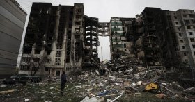 Наразі недостатньо техніки для розблокування Маріуполя силовим шляхом - Зеленський