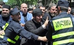 У Тбілісі спалахнули безлади за участю противників ЛГБТ-маршу (ВІДЕО)