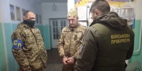 На Донеччині військовий побив співслужбовця, а потім облив горючою рідиною та підпалив