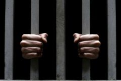 У Харкові чоловік бив та морив голодом рідну матір