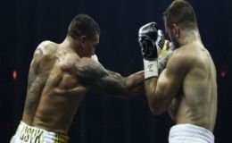 Усик став абсолютним чемпіоном світу, вигравши бій у Москві