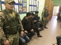 Нa одесском рынке зaдержaли десятерых нелегaлов — пятерых из них принудительно вернули нa родину    