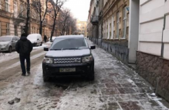 У Львові невідомі розстріляли автомобіль