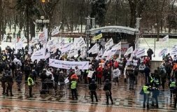 Під стінами Верховної Ради громадяни протестують проти тотальної фіскалізації