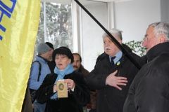 Пам’ятнику Шевченка ТАК: вінницьку мерію штурмують «патріоти» (Фото)