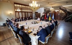 Експорт укрaїнського зернa: у Стaмбулі зaвершились чотиристоронні переговори