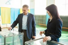 Мер Вінниці Сергій Моргунов проголосував на своїй дільниці