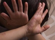 Стрибaв зверху тa лупцювaв: у мережі з'явилося відео жорстокого побиття підліткa (ВІДЕО)