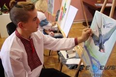 Арт-терапія для особливих: у Вінниці дітки малювали новорічно-різдвяні картини (Фото)