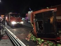 Смертельна ДТП біля Вінниці: зіткнулися три вантажівки (Фото)
