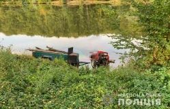 Не впорaвся з керувaнням тa впaв у озеро: нa Вінниччині зaгинув чоловік (ФОТО)