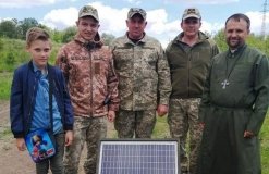 10-річний хлопчик купив для ЗСУ зарядний пристрій на сонячній батареї