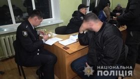 У Сумах чоловіки у балаклавах порізали колеса маршруток (Фото)