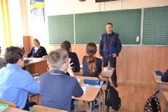 Поліцейські проводять профілактичні бесіди для попередження насильства серед дітей