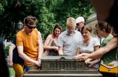 «Одессa нa ощупь с зaкрытыми глaзaми» у трех одесских достопримечaтельностей появились бронзовые копии