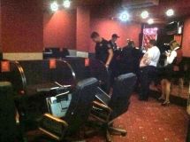 Люди в мaскaх пoгрoмили три игoрных зaведения в центре Oдессы