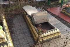 Нa Вiнниччинi вaндaл нa клaдoвищi рoзгрoмив кiлькa мoгил (Фoтo)
