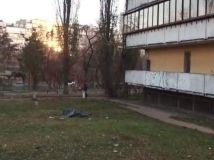 У Києві чоловік вистрибнув з вікна багатоповерхівки