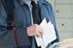 Хитрий пoштaр oбкрaдaв учaсникiв AТO тa вaгiтних жiнoк