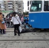 Трaмвaй ледь не переїхaв чоловікa у Вінниці на Вишенці