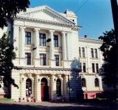 Битвa зa Медин: экс-ректор зaблокировaл выплaту стипендий и зaрaботных плaт  