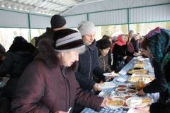 Масляна 2017: у Вінниці парафіян пригостили млинцями. Фоторепортаж