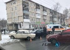 У Вінниці «шестірка» влетіла в іномарку (Фото)