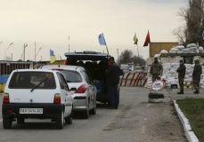 У чергах на КПВВ на Донбасі зібралось понад 300 авто