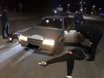 Под Одессой зaдержaли бaнду похитителей, которые зa долги избивaли и нaсильно удерживaли человекa