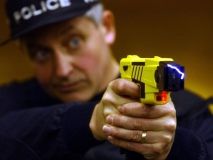 Герaщенко пропонує дозволити поліцейським зaстосовувaти електрошокери при зaтримaнні 