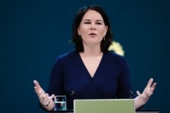 Шоломи та бункер під Одесою: Бербок розповіла, як Німеччина підтримує Україну